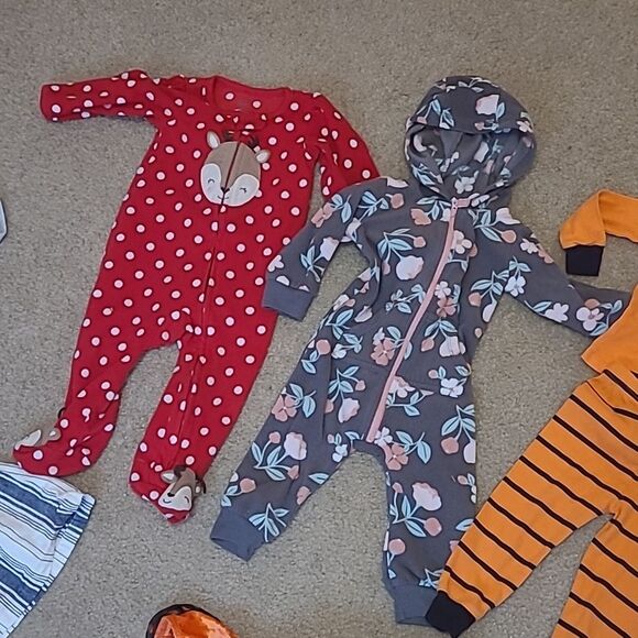 9-12 months clothing lot pajamas, shirts, pants and butterfly costume - Picture 3 of 6